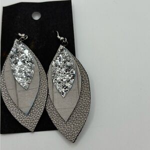 ✨5/$25✨ Elegant Silver Leaf Earrings